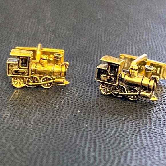 Vintage Sarah Coventry locomotive Brass tone textured Cufflinks - Picture 1 of 7